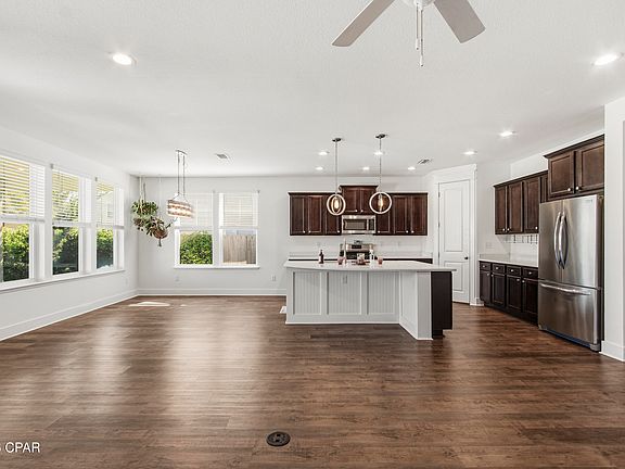 4th image of 1812 Daffodil St