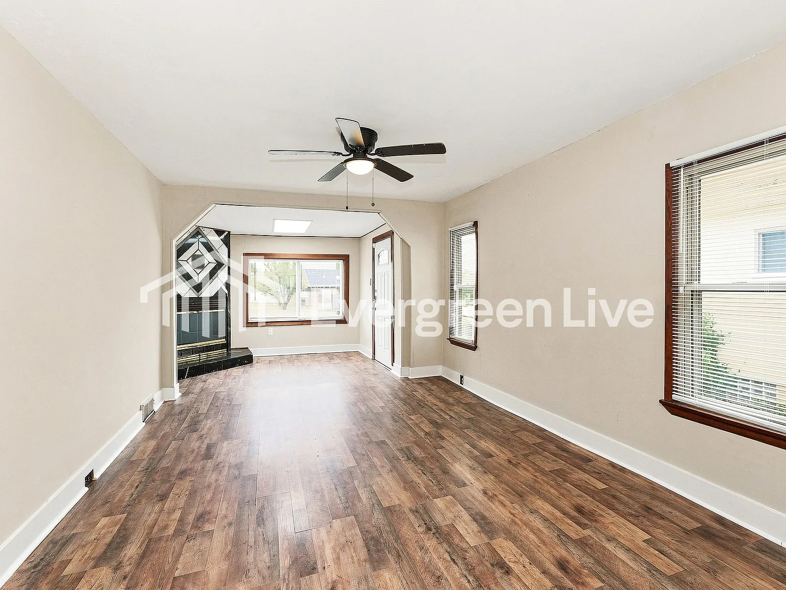 3 bed, 1.0 bath, 803 sqft, $1,395 — Photo 3