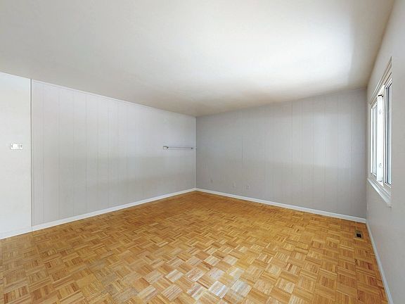 3rd image of 624 Irish Dr