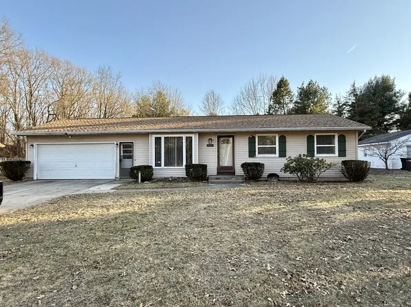 9096 68th St SE, Alto, MI 49302
