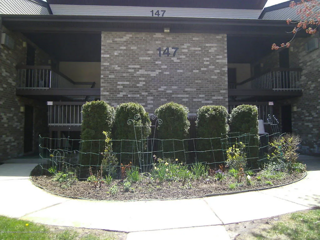 147 Amberly Dr Unit D photo 1