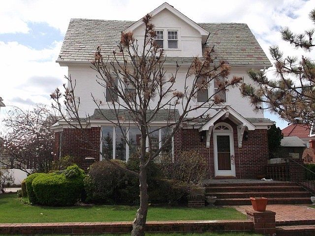 2nd image of 165 Beach 146th St