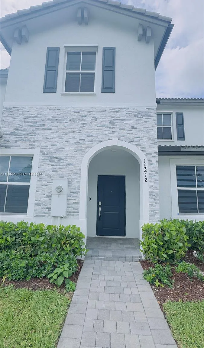 Cedar Pointe — Photo 2