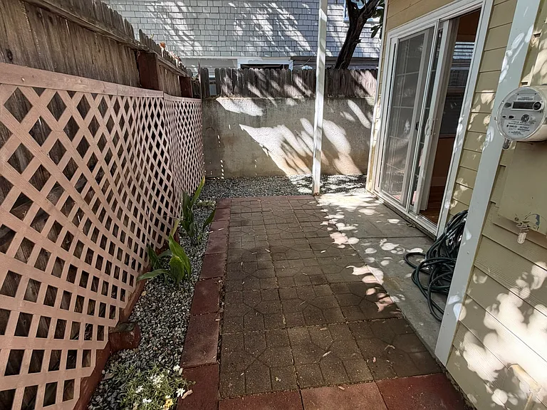1720 27th St — Photo 14