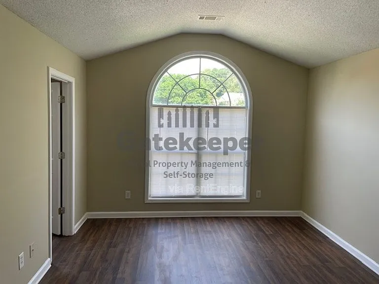 10564 Village Lndg — Photo 13
