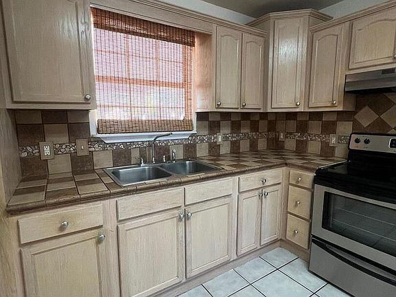 4th image of 1611 W ALAMO ST