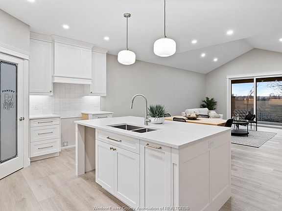 3rd image of 77 Pereira Dr