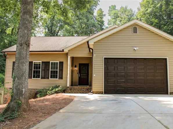 2211 Wanda Dr, Greensboro, NC 27408