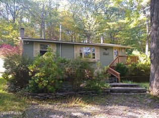 104 Chipmunk Ct, Dingmans Ferry, PA 18328