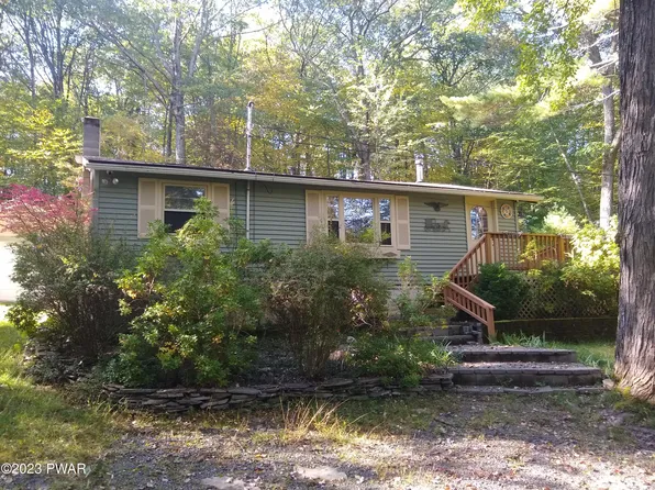 104 Chipmunk Ct, Dingmans Ferry, PA 18328