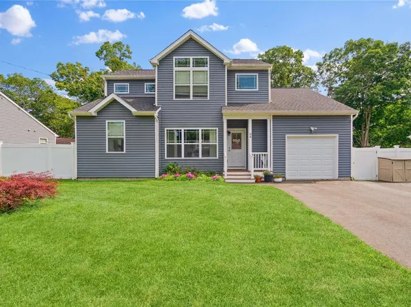 34 Musket Drive, Shirley, NY 11967