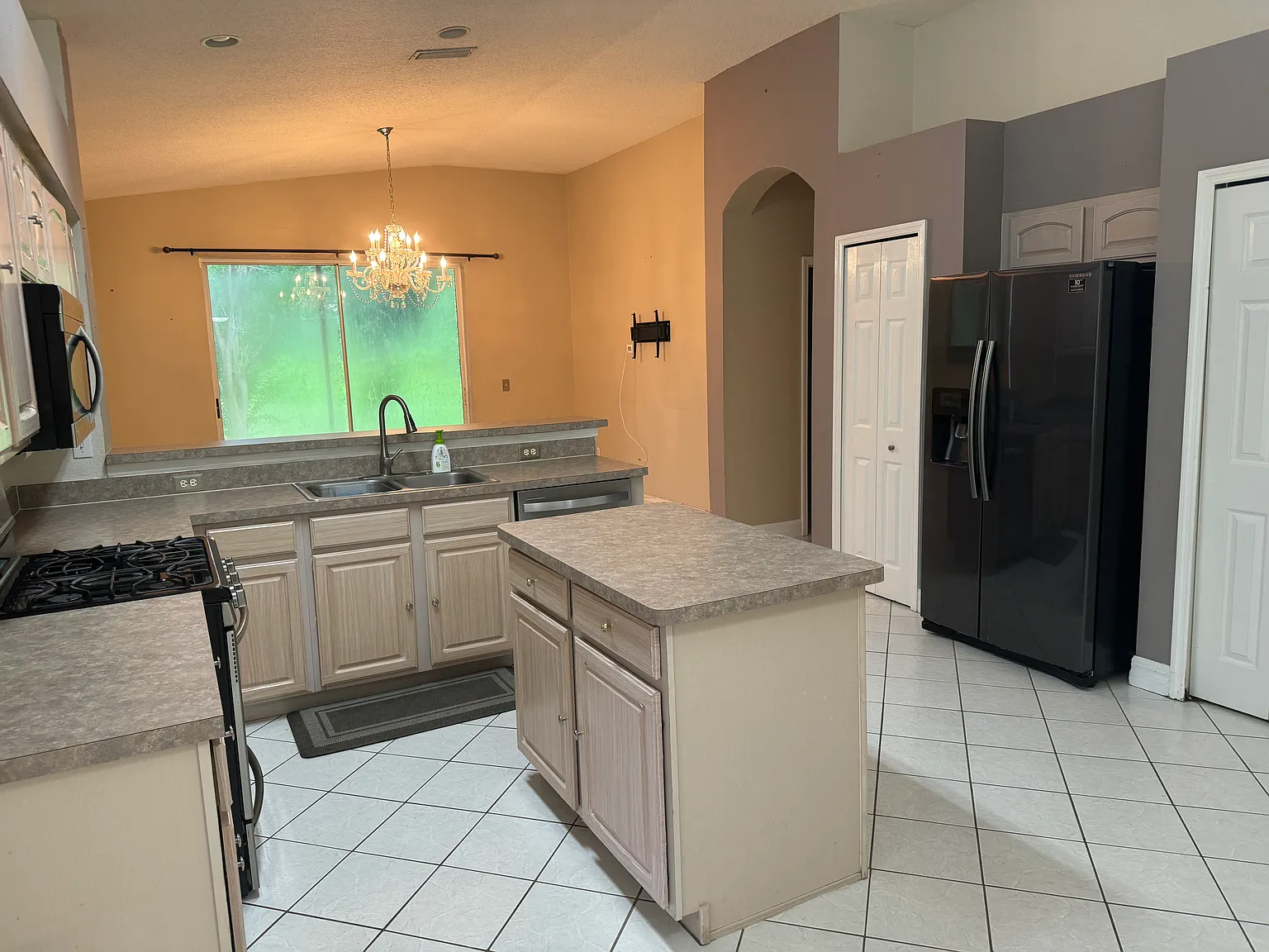 8404 Fenwick Ave — Photo 4