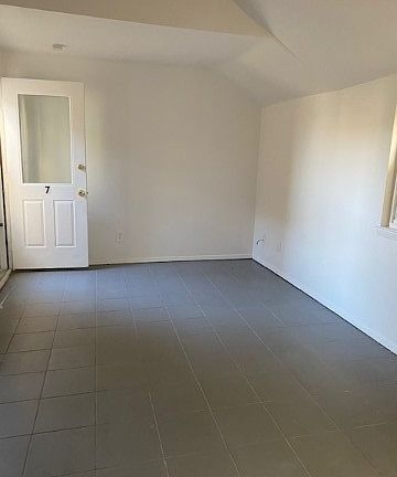 3rd image of 355 Bayville Ave APT 7