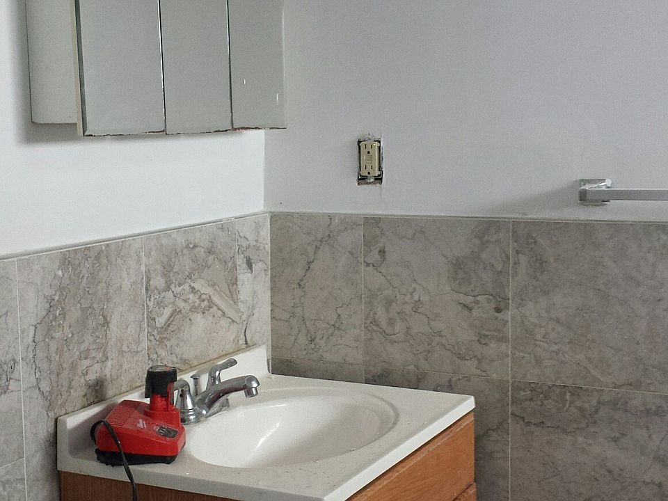 2nd image of 3106 Emmons Ave APT 17