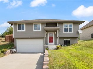 105 Hickory Ridge Dr, Glenwood, IA 51534