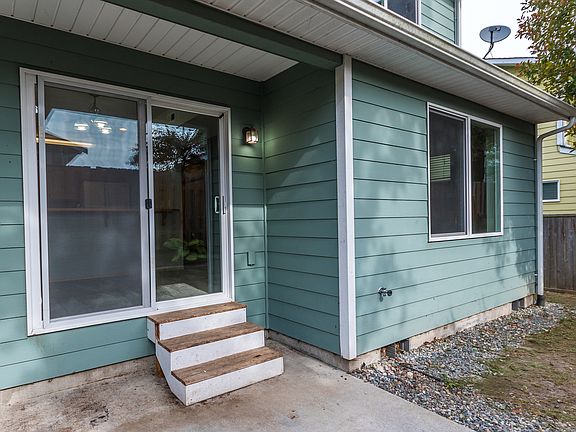 5th image of 190 NE Melrose Dr
