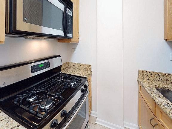 3rd image of 50 W 93rd St #506O