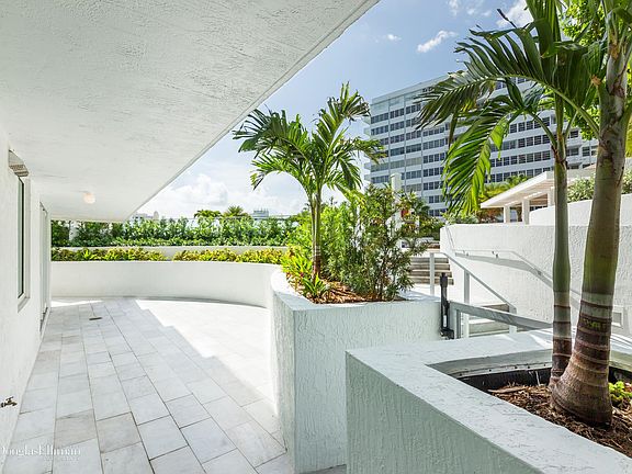 5th image of 10 Venetian Way APT 305