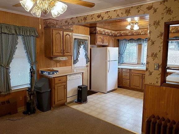 5th image of 135 W Grant St