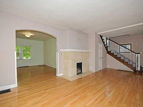 4th image of 1020 E Bradbury Ave