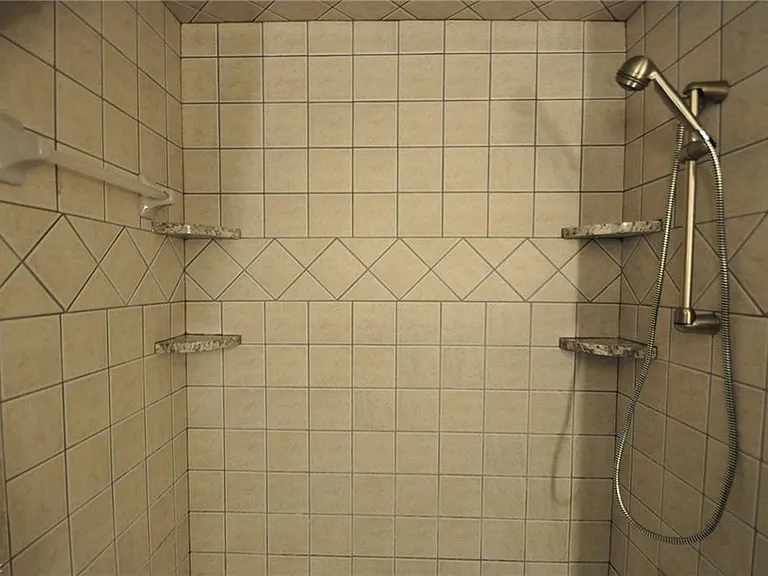 340 Plymouth Dr — Photo 16