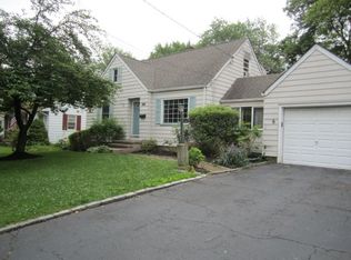 222 S Martine Ave, Fanwood, NJ 07023