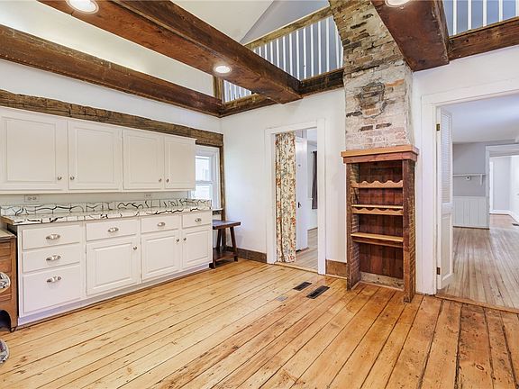 4th image of 1904 Penfield Rd