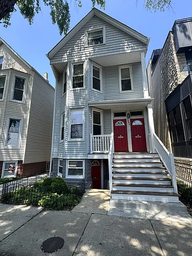 1644 W Nelson St #2 Photo 1
