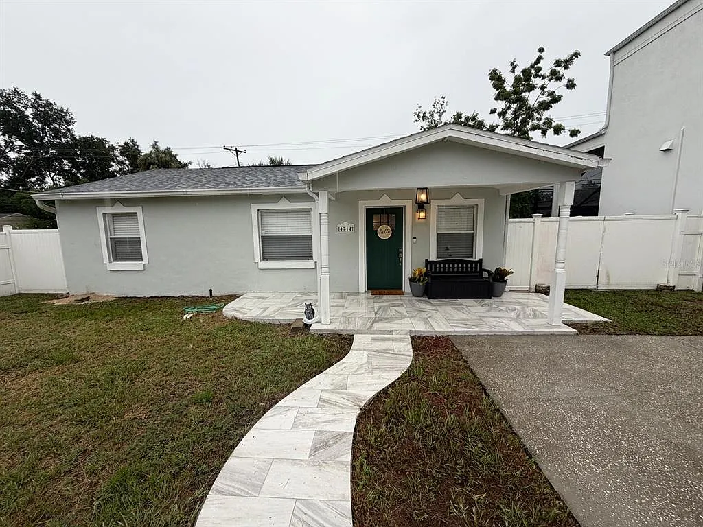 3 bed, 2.0 bath, 1296 sqft, $3,000 — Photo 2