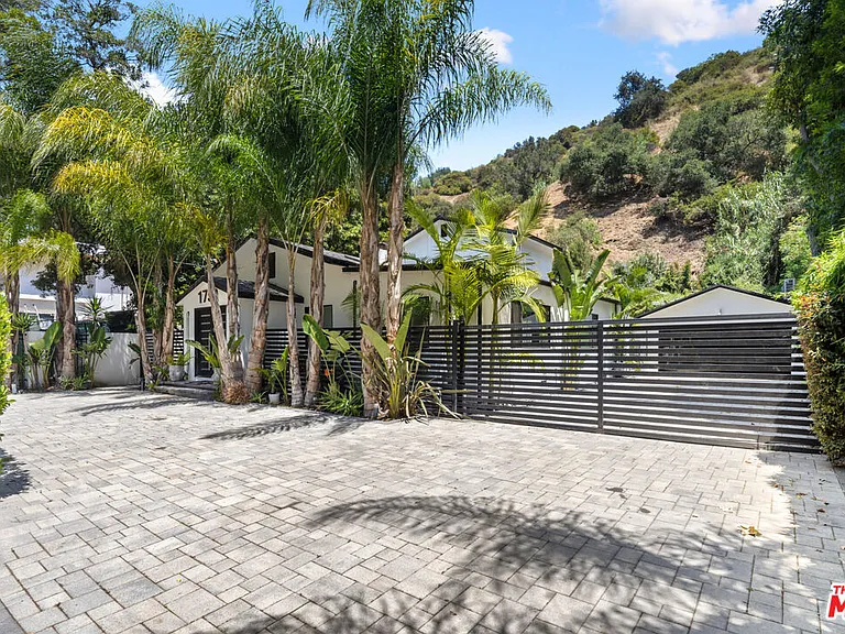 1750 N Beverly Glen Blvd — Photo 37