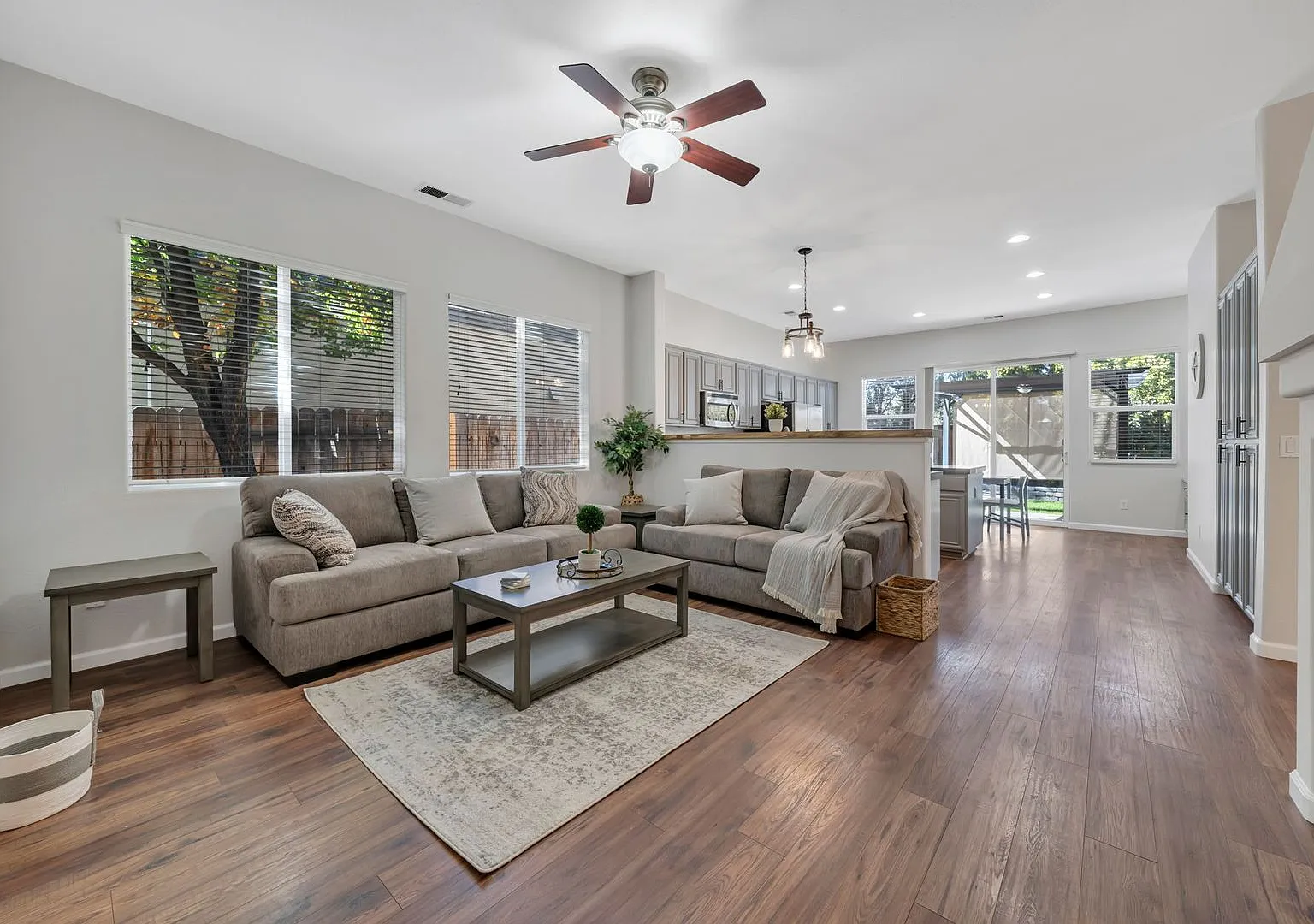 South Town Fully Furnished Home! — Photo 2