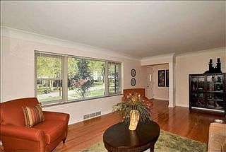 2nd image of 10 Pricemont Dr
