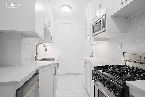 Sold by Sotheby's International Realty | media 6