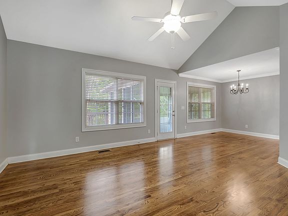 4th image of 513 Spring Hill Dr