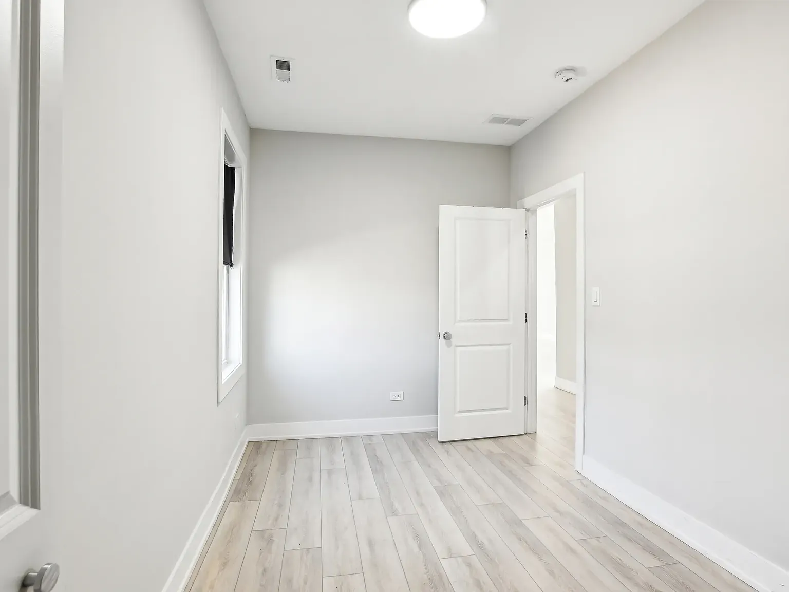 3 bed, 1000 sqft, $2,000 — Photo 4