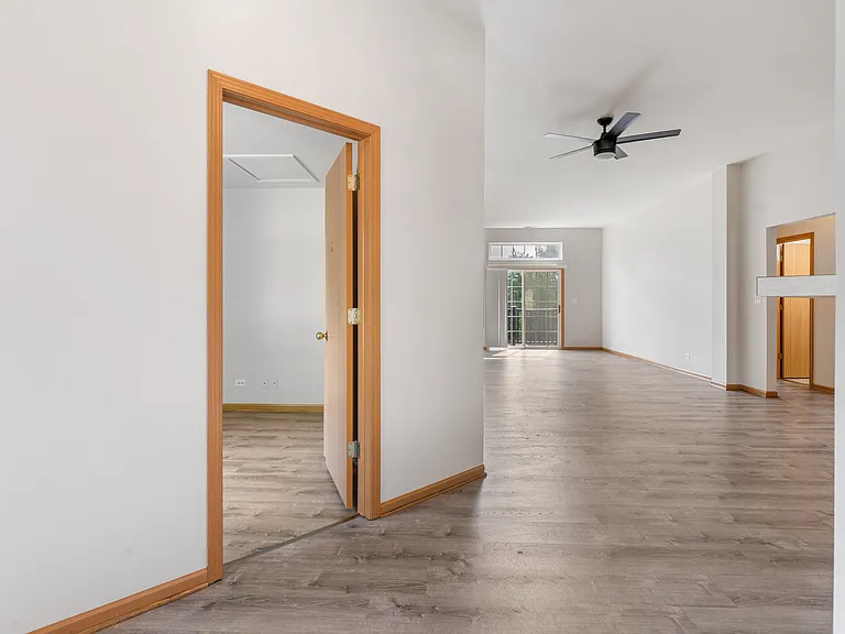 2405 Wilton Ln — Photo 2