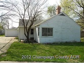 105 E Main St photo 1