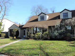 785 Wyngate Dr W, Valley Stream, NY 11580