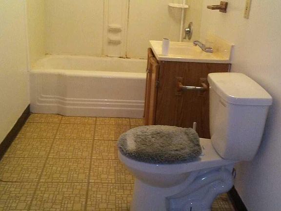 2nd image of 1409 Park St #2