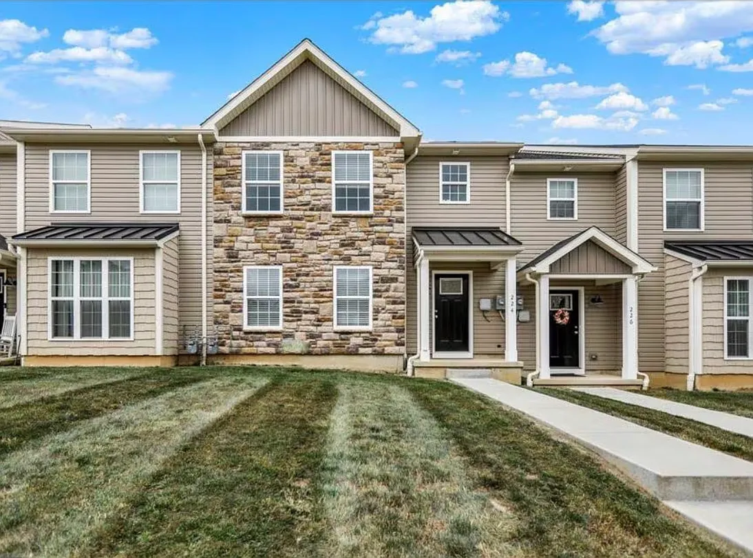 3 bed, 2.5 bath, 2034 sqft, $2,700 — Photo 1