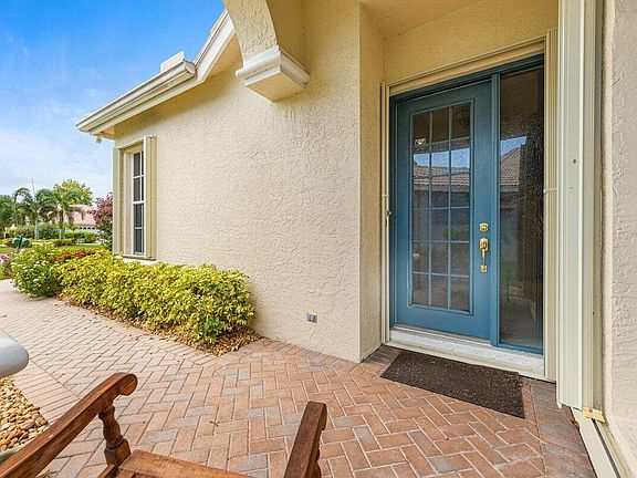 4th image of 575 SW St Kitts Cove