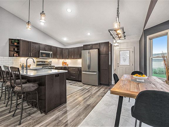 4th image of 182 Brewer Park Cir