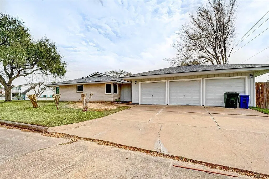 4 bed, 2.5 bath, 2354 sqft, $2,600 — Photo 2