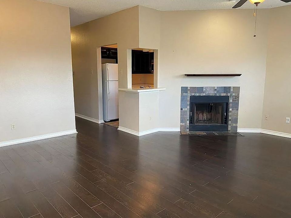 1st image of 915 W 22nd 1/2 St APT 204