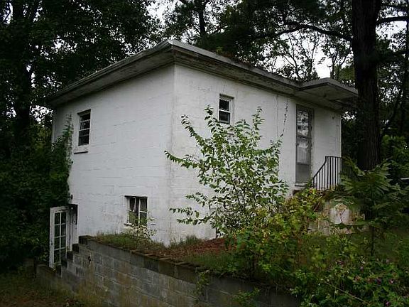3rd image of 2614 Dunkirk Ave