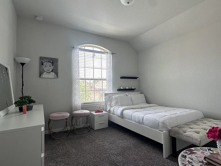 912 Summer Ln — Photo 14