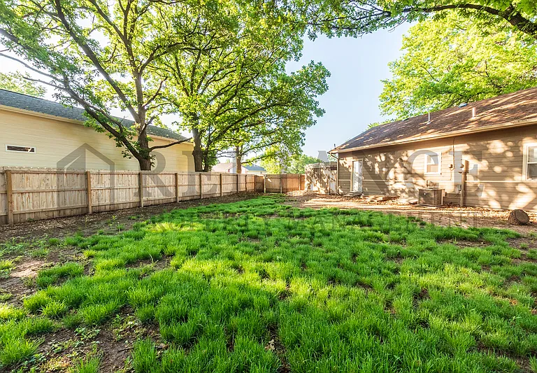 300 W Breese Ave — Photo 17