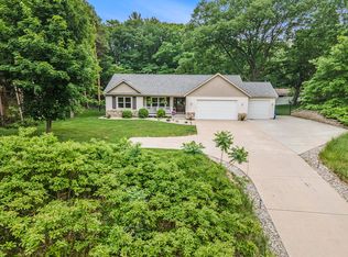 18440 Iroquois Dr, Spring Lake, MI 49456
