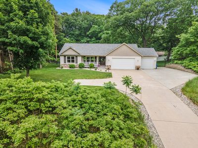 18440 Iroquois Dr, Spring Lake, MI, 49456