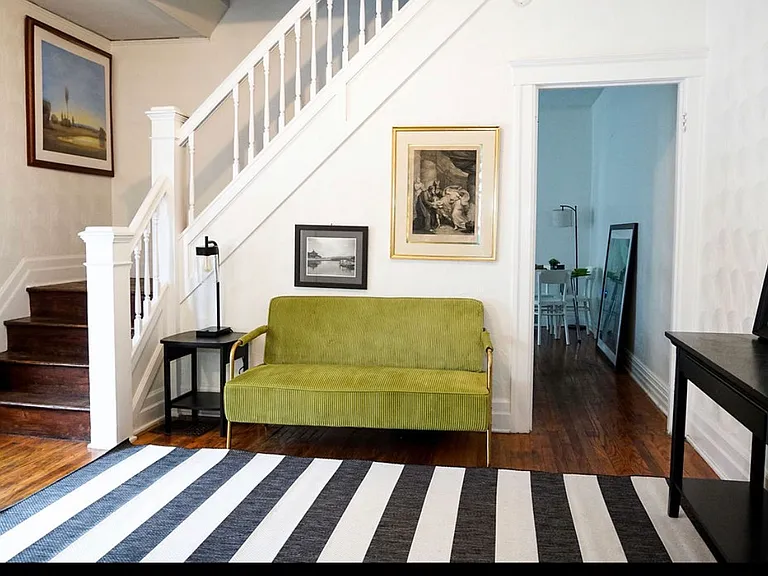 528 E Philadelphia St — Photo 2